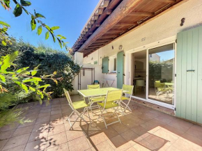Appartement T2 avec Piscine, Cour Privée, Stationnement et Proche Commerces à Saintes-Maries-de-la-Mer - FR-1-475-19